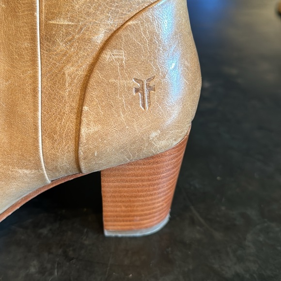 Frye bootie size 7 1/2 M. Camel - Picture 2 of 9